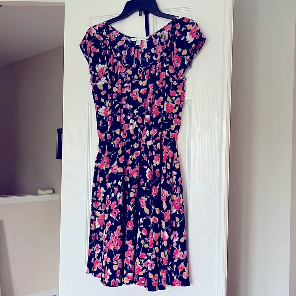 Lauren Conrad cap sleeve floral dress w. Pockets